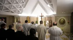 Papa Francesco durante una Messa celebrata nella cappellina della Domus Sanctae Marthae / Vatican Media / ACI Group