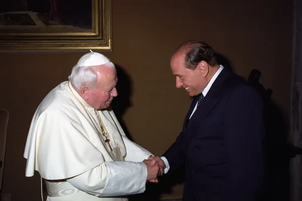 Giovanni Paolo II e Silvio Berlusconi - Vatican Media