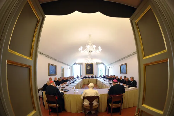 Benedetto XVI presiede uno degli Schuelerkreis negli anni passati, quando ancora partecipava agli incontri / L'Osservatore Romano / ACI Group