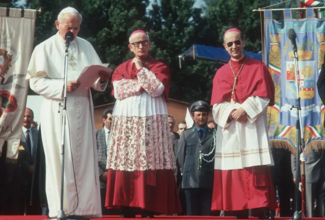 Giovanni Paolo II e l'allora vescovo ausiliare di Reggio Emilia-Guastalla Camillo Ruini, nei primi anni'80 |  | laliberta.info