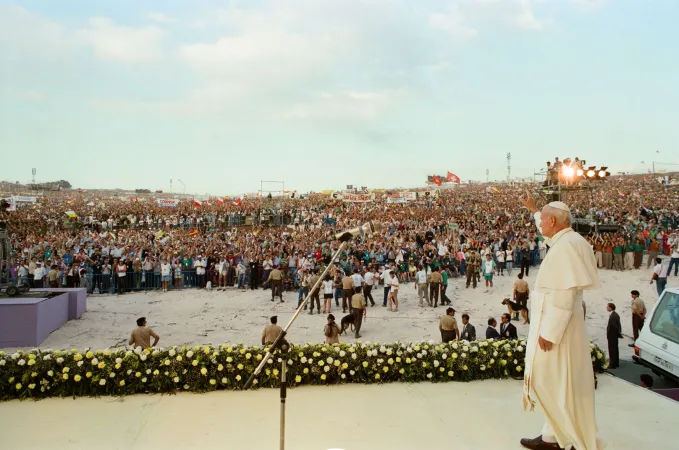 Giovanni Paolo II, Santiago de Compostela | Giovanni Paolo II durante il viaggio a Santiago de Compostela nel 1982, quando lanciò l'Atto Europeistico | Fondazione Giovanni Paolo II