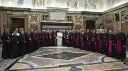 Papa Francesco con i vescovi del Perù in visita ad Limina, Palazzo Apostolico, 15 maggio 2017 / L'Osservatore Romano / ACI Group