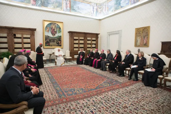 Papa Francesco incontra i membri della Fondazione Populorum Progressio, Vaticano, 14 dicembre 2017 / Vatican Media / ACI Group