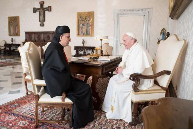 Papa Francesco e il Patriarca Bechara Rai Presidente dell'Assemblea dei Patriarchi e dei Vescovi Cattolici nel Libano in una udienza del 2018 |  | Vatican Media 