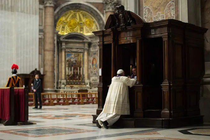 Il Papa al confessionale |  | Osservatore Romano