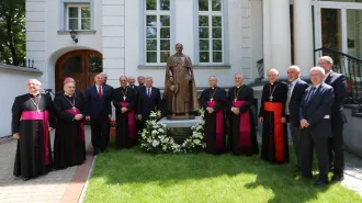 Una statua di Pio XI nella Nunziatura Apostolica in Polonia 