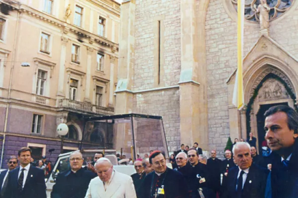La visita di Giovanni Paolo II alla Cattedrale di Sarajevo / http://www.papa.ba