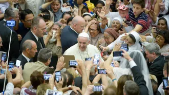 Il Papa spiega la consolazione del Dio delle sorprese, un Padre che sa piangere 