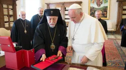 Il Papa riceve il Sinodo Patriarcale della Chiesa Armeno-Cattolica / Osservatore Romano