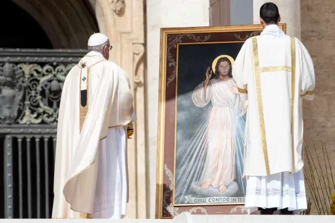 Il Papa celebra la Messa per la Festa della Divina Misericordia |  | Daniel Ibanez, ACI Group