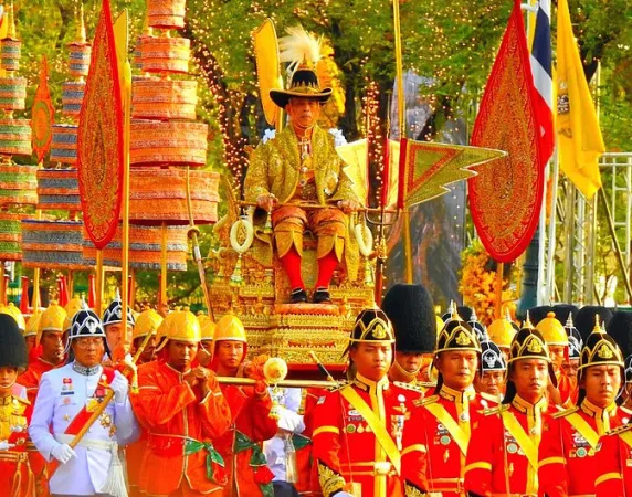 La cerimonia di incoronazione di Re Rama X |  | pubblico dominio