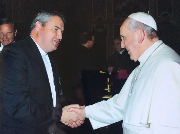 Padre Andrew Small | Padre Andrew Small con Papa Francesco in una foto del 2014 | FB