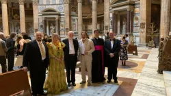 L'arcivescovo Gallagher con il professor Giuseppe Tedeschi, il mezzosoprano Mari Ratkova, monsignor Gervais al termine del concerto / GT