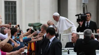Papa Francesco: “L’indifferenza e l’ostilità rendono ciechi e sordi”