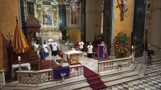 Nizza dopo l’attentato, il vescovo: “Confermate le Messe di Ognissanti. Chiese aperte”
