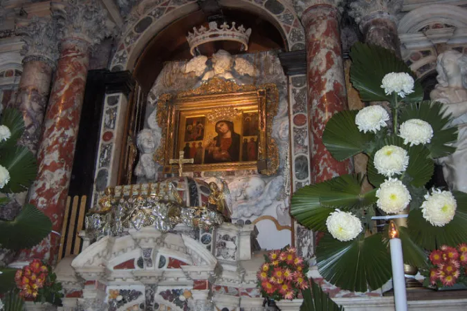 Madonna di Trsaat | L'immagine della Madonna di Trsaat, donata 650 anni fa dal Beato Urbano V alla popolazione inconsolabile per la perdita della Santa Casa | PD