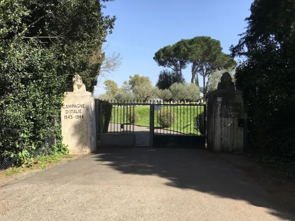 Cimitero Militare Francese, Roma | L'ingresso del Cimitero Militare Francese di Roma | FB 