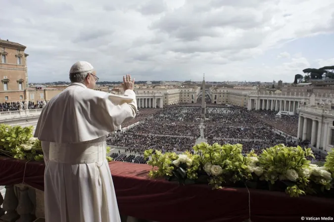 Papa Francesco durante uno dei passati Urbi et Orbi | Vatican Media 