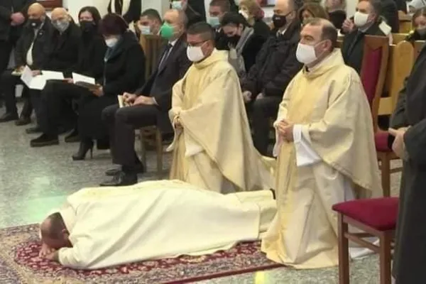 Il momento dell'ordinazione di Rumen Stanev, vescovo ausiliare di Sofia / Vatican News