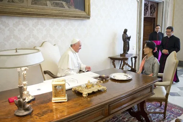 Papa Francesco e Aung San Suu Kyi , durante lo scorso incontro |  | L'Osservatore Romano, ACI Group
