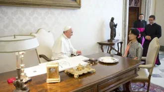 Il Papa e la leader del Myanmar: messaggi di pace e nuove relazioni diplomatiche