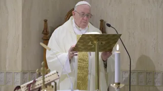 Papa Francesco: “Preghiamo per gli anziani isolati che hanno paura di morire da soli”