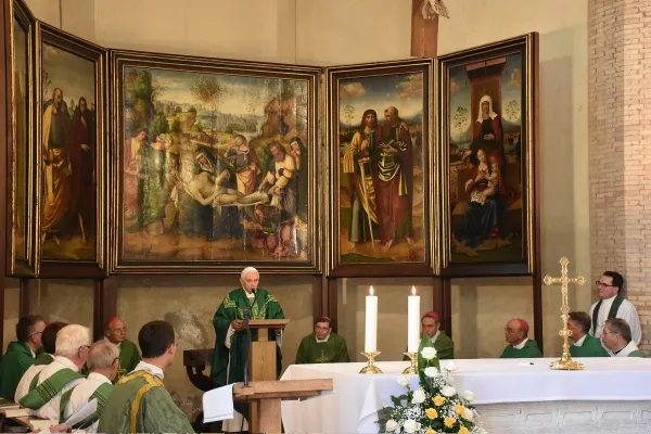 Benedetto XVI e il Ratzinger Schuelerkreis, Campo Santo Teutonico, Città del Vaticano, 30 agosto 2015 