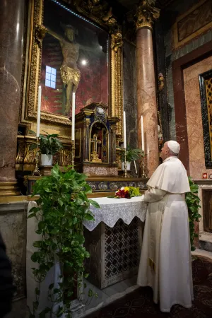 Papa Francesco nella chiesa di San Marcello al Corso, 15 marzo 2020 | Vatican Media / ACI Group