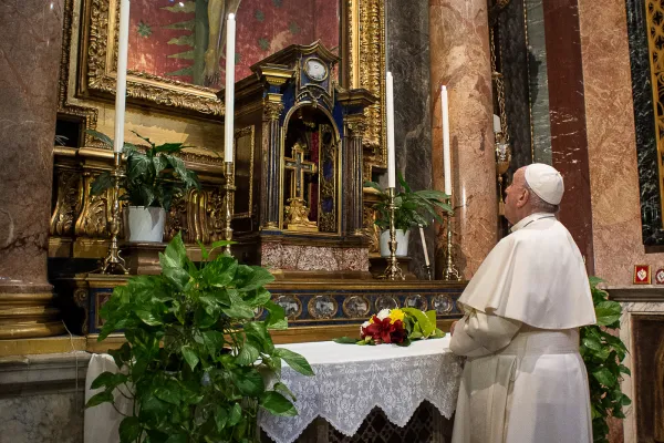 Papa Francesco nella chiesa di San Marcello al Corso, 15 marzo 2020 / Vatican Media / ACI Group