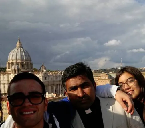 Luca Caiazzo ( il primo a sinistra) con gli amici della parrocchia a Roma  |  | FB- Luca Caiazzo 