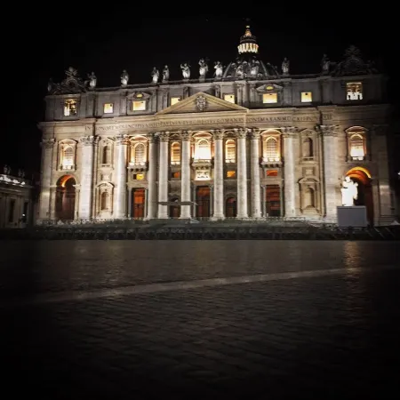 San Pietro | Una veduta notturna della Basilica di San Pietro | Marco Mancini / ACI Stampa