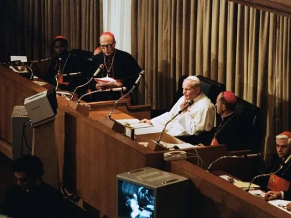Giovanni Paolo II al Sinodo nel 1980  |  | Synod.va