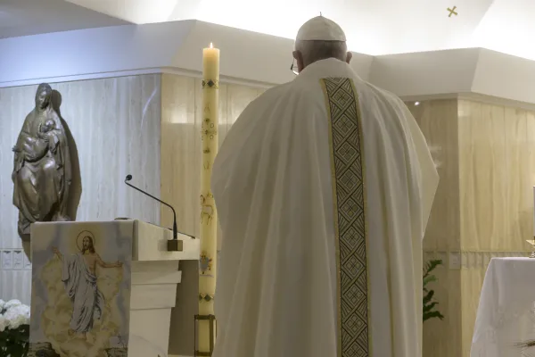 Papa Francesco durante una Messa nella Domus Sanctae Marthae / Vatican Media / ACI Group