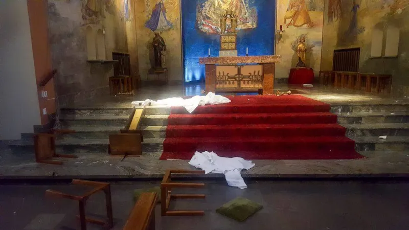 L'altare vandalizzato  |  | Diocesi di Stoccolma