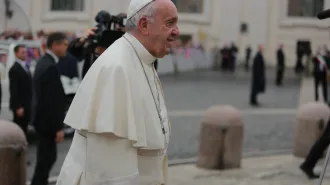 Papa ai vescovi francesi: “Aprite cammini nuovi e rafforzate la speranza”