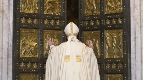 Il Papa apre la Porta Santa  |  | PCNE