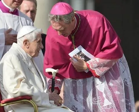 Il Papa emerito Benedetto XVI e il suo segretario l'Arcivescovo Georg Gänswein |  | Vatican Media 
