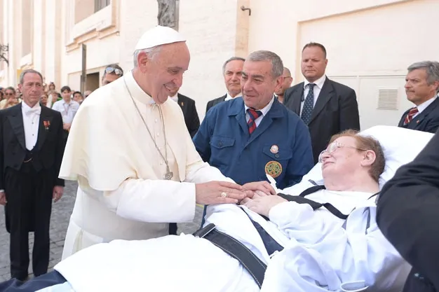 Papa Francesco con un disabile  |  | http://www.academiavita.org/