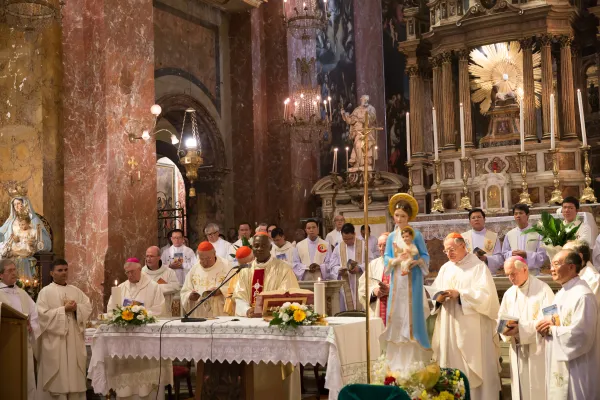 Il Cardinale Turkson celebra la Messa in memoria del Cardinale  Van Thuan, Santa Maria della Scala, 15 settembre 2017 / Daniel Ibanez / ACI Group