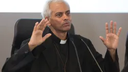 Padre Tom durante l'incontro con i giornalisti, Salesianum, Roma, 16 settembre 2017 / Daniel Ibanez / ACI Group