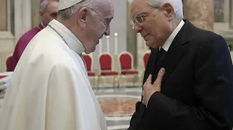 Mattarella a Papa Francesco: "L'umanità guarda alla sua opera instancabile"