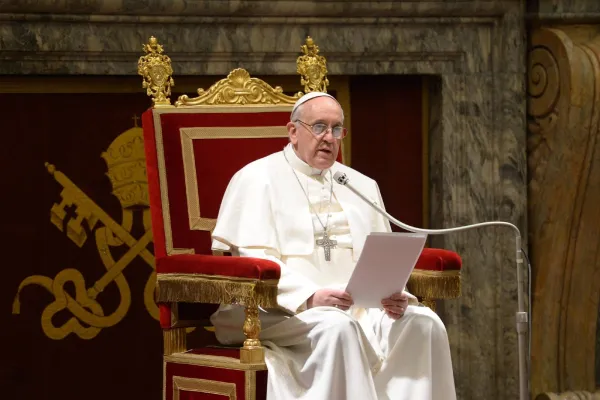 Papa Francesco durante un discorso in Sala Clementina / L'Osservatore Romano / ACI Group