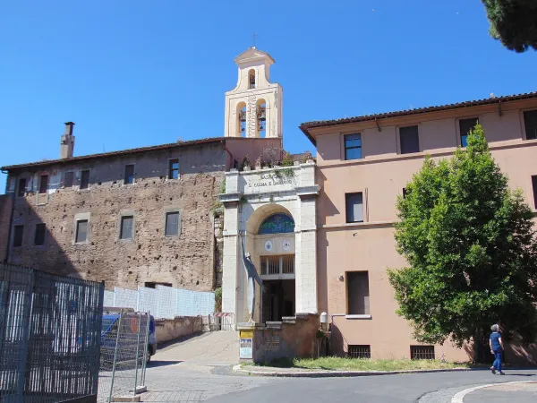 La Basilica dei Santi Cosma e Damiano, esterno  |  | Wikipedia 