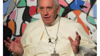 Papa Francesco, invito al dialogo: “Nella nudità dello sguardo c’è l’apertura all’altro”