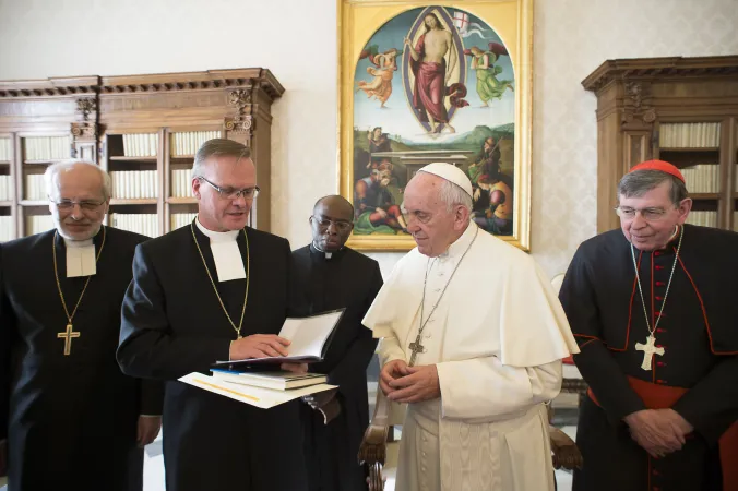 Papa Francesco riceve i membri della delegazione Finlandese Luterana  |  | ACI Group/ Vatican Media 