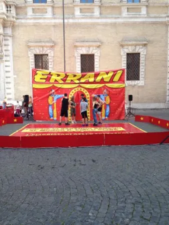 Il palco degli artisti a Piazza Santa Maria in Trastevere | Giubileo della gente del viaggio | Veronica Giacometti, ACI Stampa