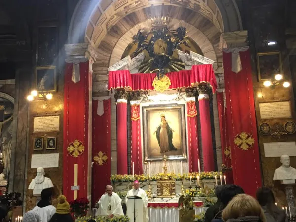 Monsignor Vincenzo Paglia celebra la Messa presso Sant'Andrea delle Fratte a Roma per la solennità della Madonna del Miracolo |  | VG, ACI Stampa