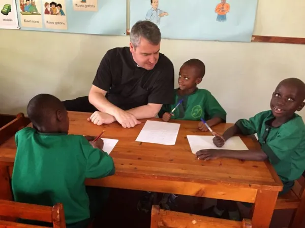 Padre Andrew Small | Padre Andrew Small visita uno dei progetti di Missio in Africa | http://propfaith.blogspot.it/