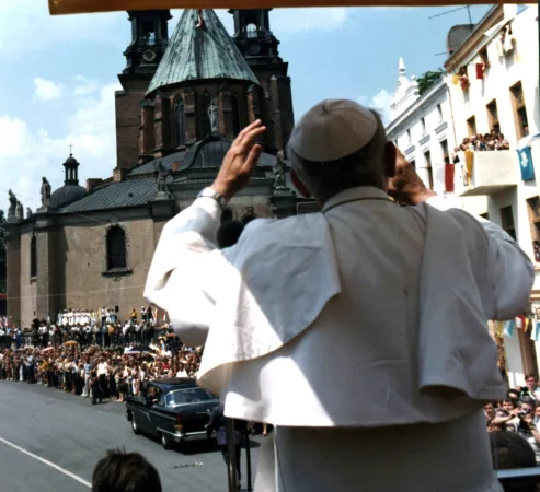 Alcune immagini della visita di Giovanni Paolo II a Gniezno nel 1979 |  | http://www.archidiecezja.pl/galeria_/jan_pawel_ii_w_gnieznie_.html