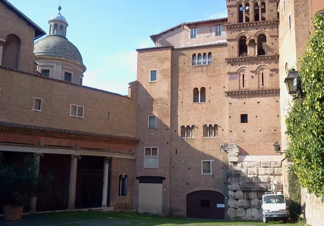 Santi Giovanni e Paolo, il portico e la Curia dei Passionisti, la cupola segna la tomba di San Paolo della Croce  |  | OB